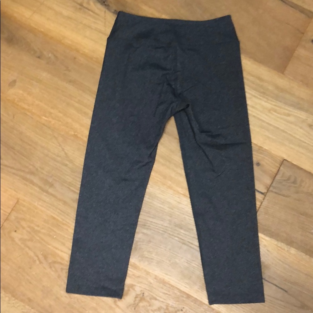 Beyond Yoga Capri Heathered Gray Size S EUC - Picture 3 of 3